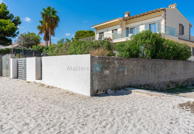 Villa en Alcúdia - M4R 04. Villa Laura Front line beach house